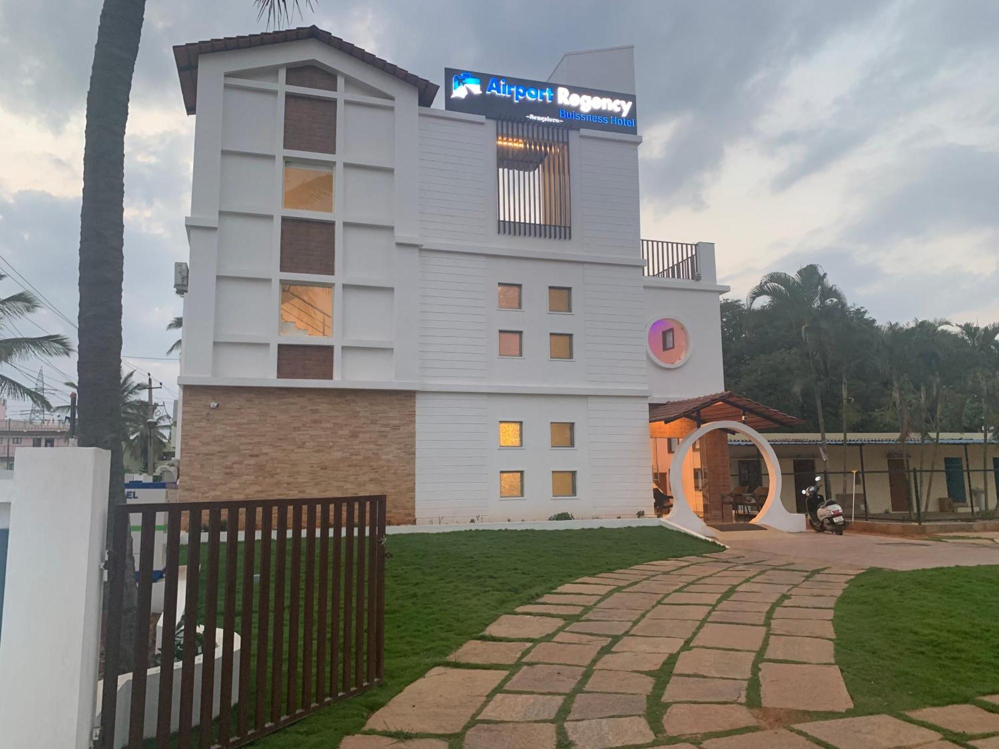 Airport Regency Devanahalli Exterior foto